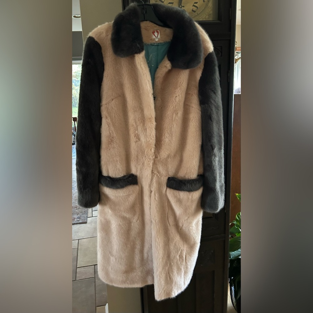 Shrimps Faux Fur Coat New wo Tags Warm!